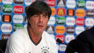 Pelatih Jerman Minta Maaf 'Rogoh dan Garuk' Isi Celana