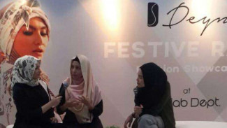 Tutorial Singkat Tampil Modis dengan Hijab Hoodie