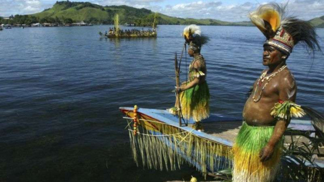 Festival Danau Sentani di Papua beberapa waktu lampau. 