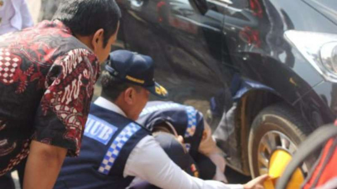 Wali Kota Semarang gembok ban mobil 