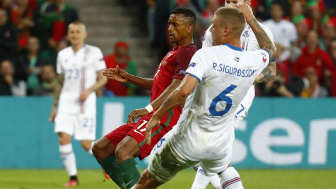 Winger Portugal, Luis Nani, saat cetak gol ke gawang Islandia.