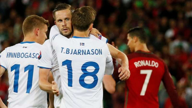 Selebrasi pemain Islandia saat menahan Portugal 1-1 di Piala Eropa 2016