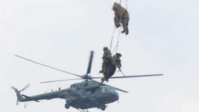 Satuan militer NATO menggelar latihan militer di Polandia, pada Oktober 2015.