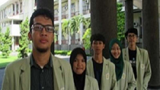 Tim mahasiswa UGM pencipta Silaksmi