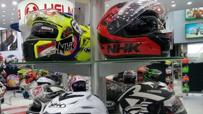 Helm NHK di JFK 2016.