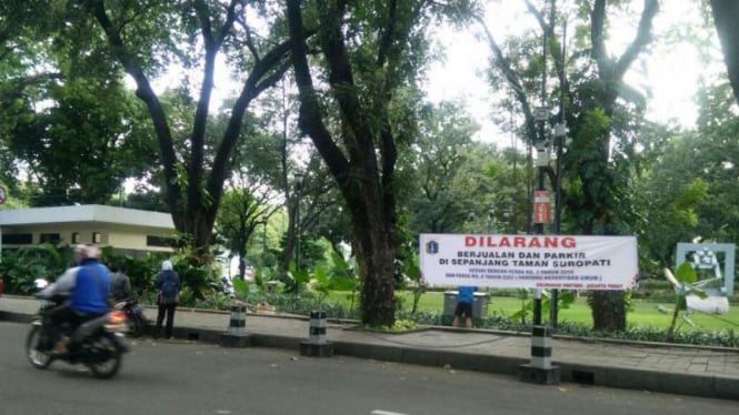 Taman Suropati, Menteng, Jakarta Pusat, Kamis, 16 Juni 2016.