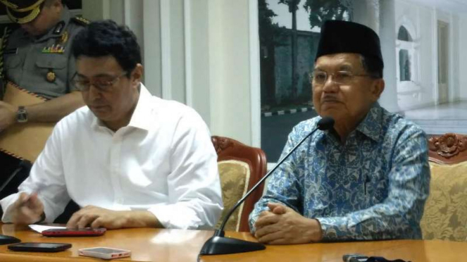 Wakil Presiden Jusuf Kalla dan Juru Bicara Wapres Husain Abdullah
