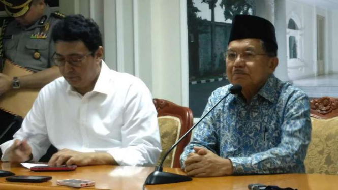 Wakil Presiden Jusuf Kalla dan Juru Bicara Wapres Husain Abdullah