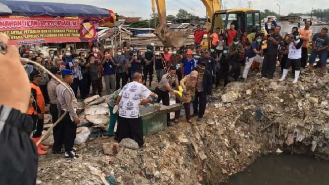 Pemusnahan ikan berformalin di Jakarta Utara