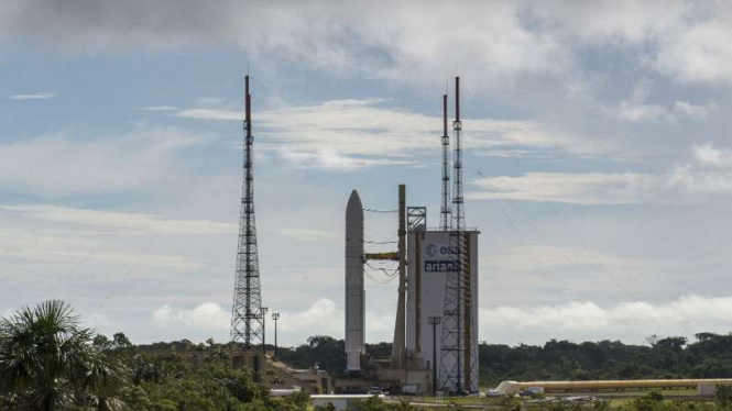Roket Ariane 5 yang membawa satelit BRIsat.