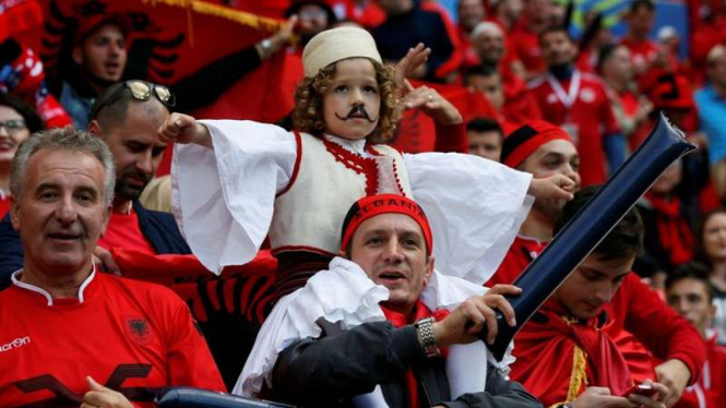 Fans Albania jelang duel kontra Rumania
