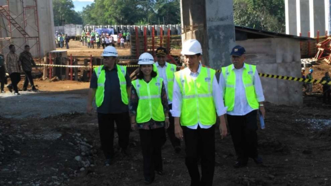 Presiden Jokowi tinjau proyek tol Bocimi