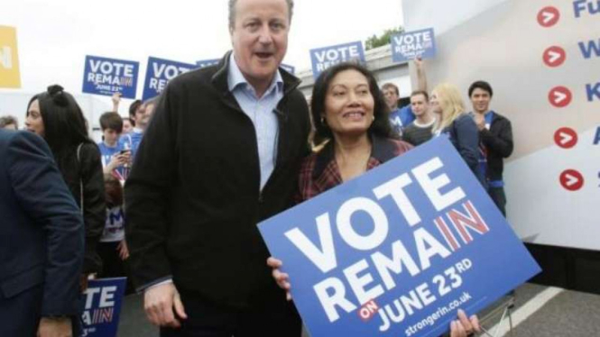 PM David Cameron bersama pendukung Inggris tetap di Uni Eropa.