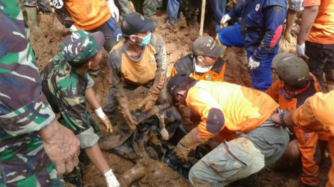 Pencarian korban longsor di Jawa Tengah