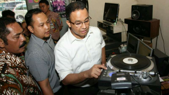 Menteri Pendidikan dan Kebudayaan, Anies Baswedan, mengunjungi studio musik Lokananta di Solo pada Selasa, 21 Juni 2016.