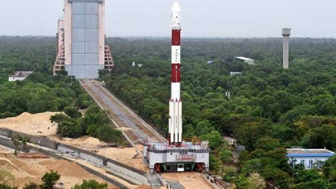 Foto panorama roket  PSLV C-34