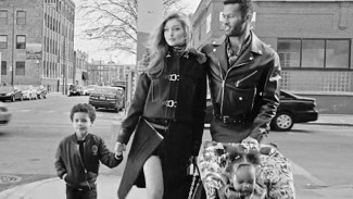 Gigi Hadid dan Karlie Kloss di Iklan Kontroversial Versace