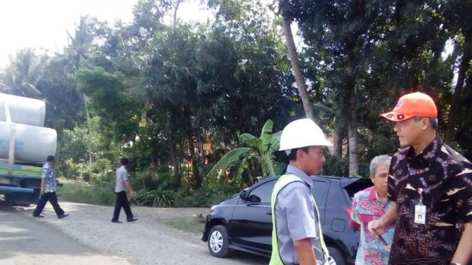 Gubernur Jawa Tengah Ganjar Pranowo meninjau pekerjaan jalur mudik.