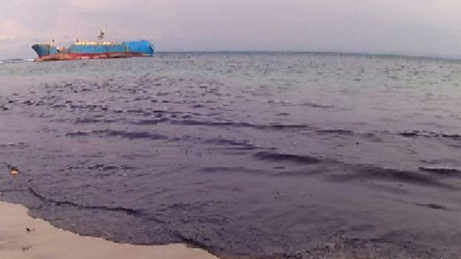 Laut Pangandaran, Jawa Barat, tercemar oleh limbah kapal ikan illegal MV Viking 