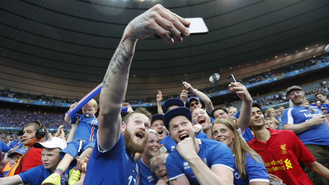 Islandia rayakan kesuksesan lolos ke babak 16 besar Piala Eropa 2016