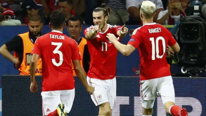 Bintang Timnas Wales, Gareth Bale (tengah)