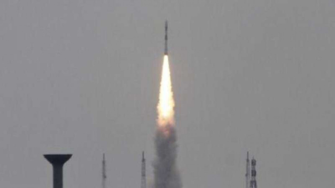 Roket India sanggup membawa beberapa satelit ke antariksa.