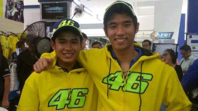 Pembalap Muda Indonesia, Galang Hendra Pratama (kiri) dan Imanuel Pratna (kanan)