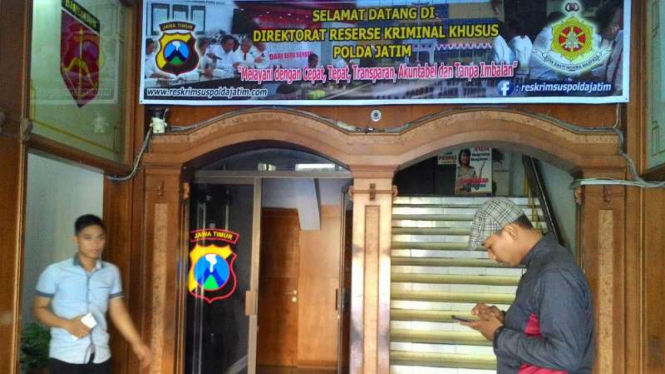 Suasana di pintu masuk tahanan Polda Jawa Timur