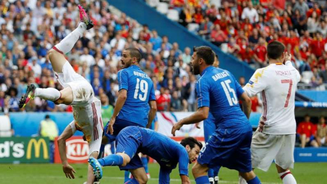 Pertandingan babak 16 besar Piala Eropa 2016 antara Italia vs Spanyol