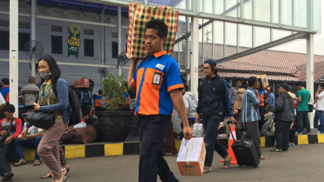 Situasi Stasiun Pasar Senen, Jakarta Pusat, Rabu, 28 Juni 2016.