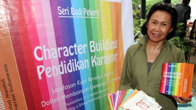 Pengarang buku Character Building Pendidikan Karakter, Asti Kleinsteuber 