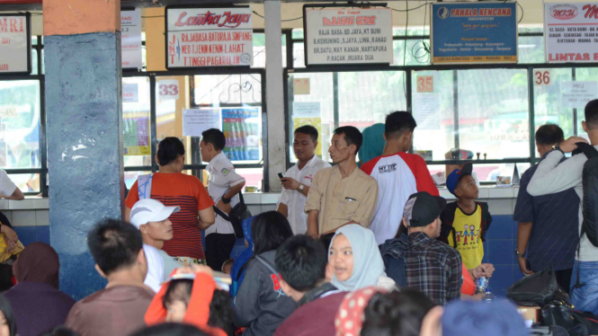 Peningkatan Pemudik di Terminal Kampung Rambutan