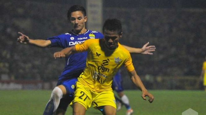 Pemain Persib Bandung, Kim Kurniawan, saat lawan Persegres Gresik United