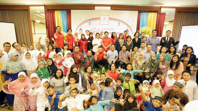 Keseruan gathering dan bukber para blogger dengan anak-anak yatim.