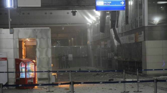 Pintu masuk bandara Ataturk, Istanbul, Turki, usai ledakan pada 28 Juni 2016