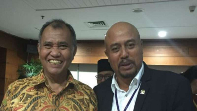 I Putu Sudiartana (kanan) saat foto bersama Ketua KPK, Agus Rahadjo.