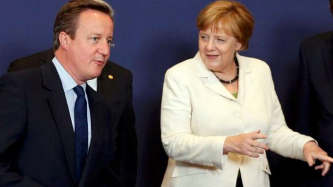 PM Inggris David Cameron dan Kanselir Jerman Angela Merkel menjelang pertemuan puncak pemimpin Uni Eropa, Rabu, 29 Juni 2016.