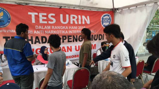 BNN Kota Jakarta Utara tes urine sopir di Pelabuhan Tanjung Priok