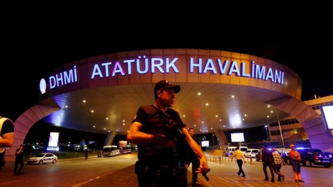 Suasana pengamanan di bandara Ataturk pasca bom bunuh diri