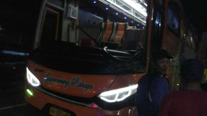 Bus Gapurahaning Rahayu dengan nomor polisi AA 1527 DD kecelakaan tunggal di Kecamatan Limbangan, Kabupaten Garut, Jawa Barat, pada Jumat dini hari, 1 Juli 2016.