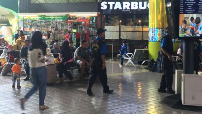 Suasana Stasiun Gambir pada H - 5 menjelang Lebaran