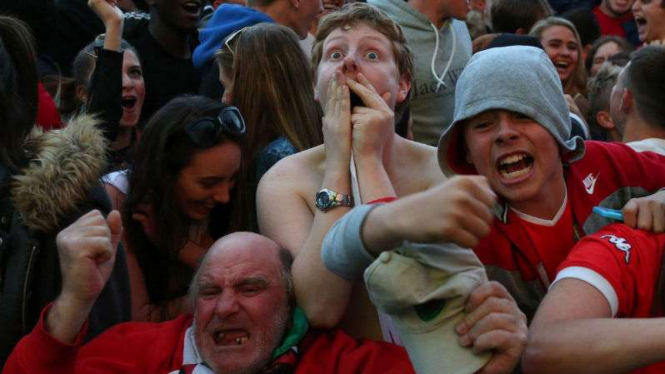 Reaksi suporter Wales yang terkejut dengan kemenangan atas Belgia