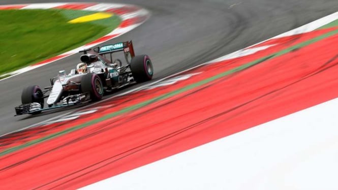 Pembalap Tim Mercedes, Lewis Hamilton