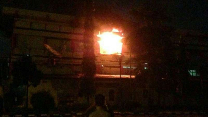 Gedung Mapolda Sumsel terbakar