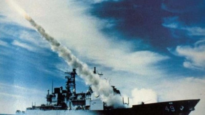 USS Vicennes yang menembak jatuh pesawat komersial Iran.