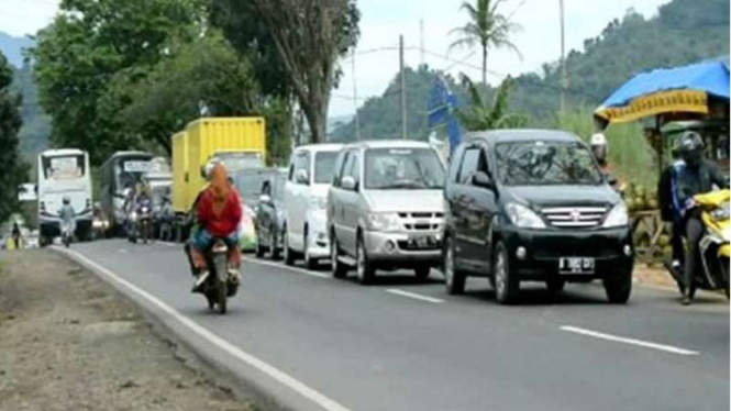 Kemacetan di jalur selatan, Nagrek, Bandung, ke Limbangan, Garut, Jawa Barat