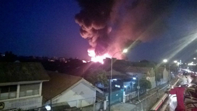 Kebakaran di kawasan Pondok Bambu, Jakarta Timur.