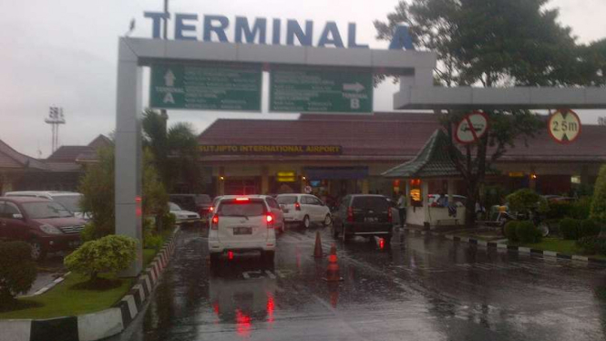 Bandara Adisutjipto Yogyakarta.