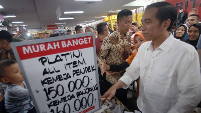 Presiden Joko Widodo bertemu masyarakat di pasar murah banget