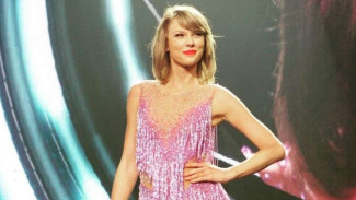 Benarkah Taylor Swift Operasi Pembesaran Payudara?